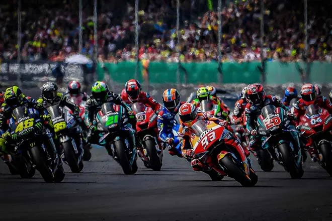 dua-xe-motogp-toan-tap-ve-dinh-cao-toc-do-tren-2-banh-xe-987-a