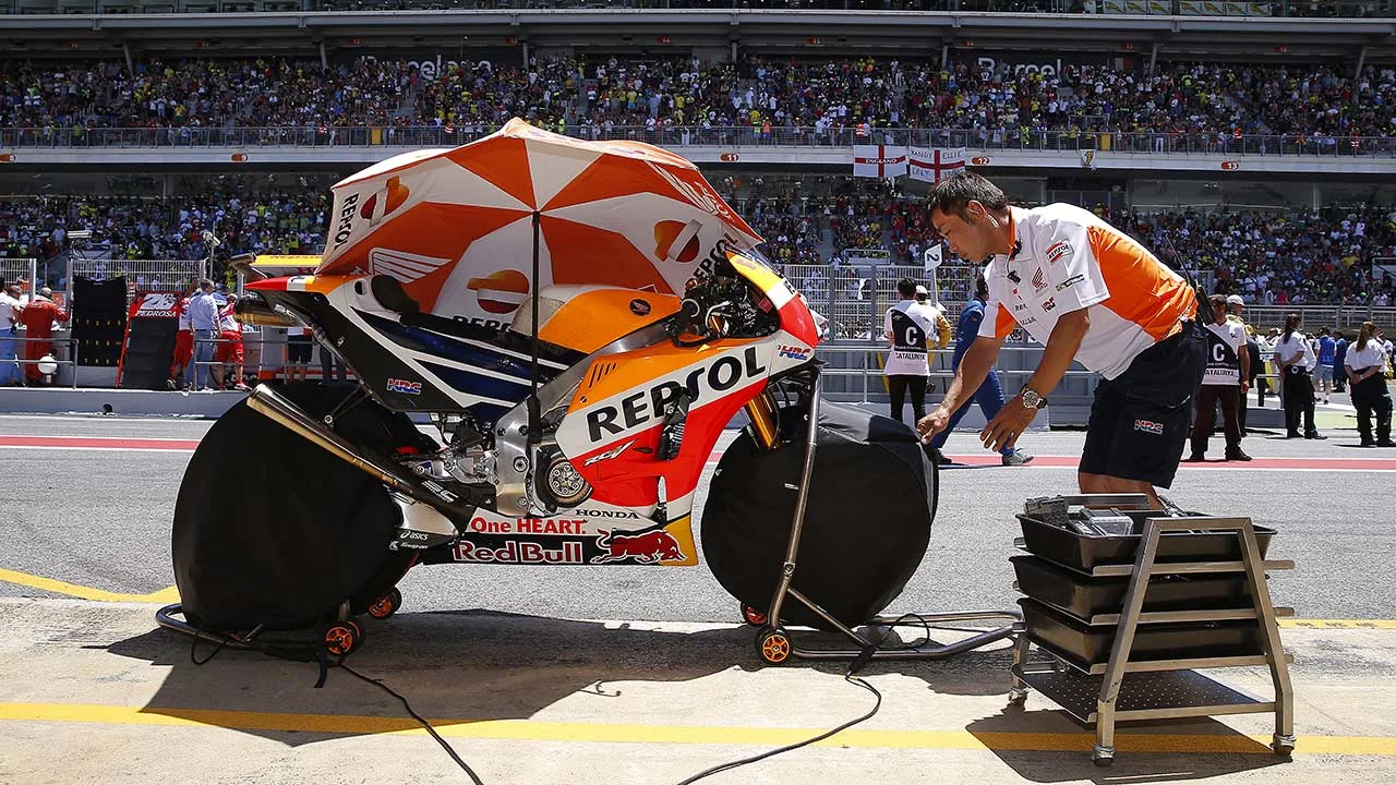 dua-xe-motogp-toan-tap-ve-dinh-cao-toc-do-tren-2-banh-xe-34