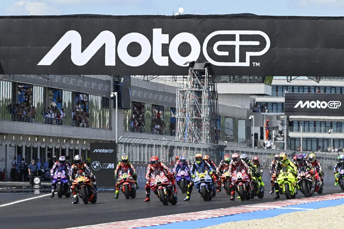 dua-xe-motogp-toan-tap-ve-dinh-cao-toc-do-tren-2-banh-xe-a1