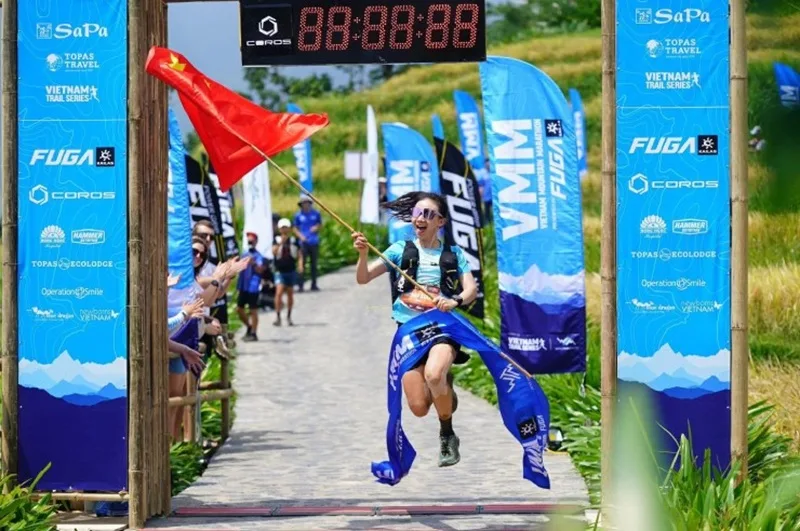 Vượt dốc săn mùa vàng ruộng bậc thang tại giải chạy marathon địa hình mang tính biểu tượng.