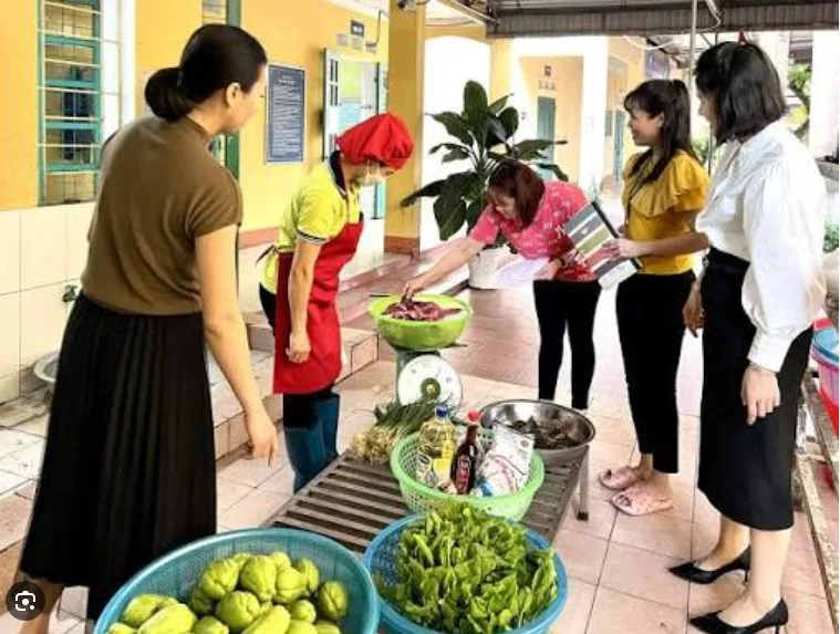 ha-noi-ho-tro-bua-an-ban-tru-thap-sang-tuong-lai-mam-non-a123